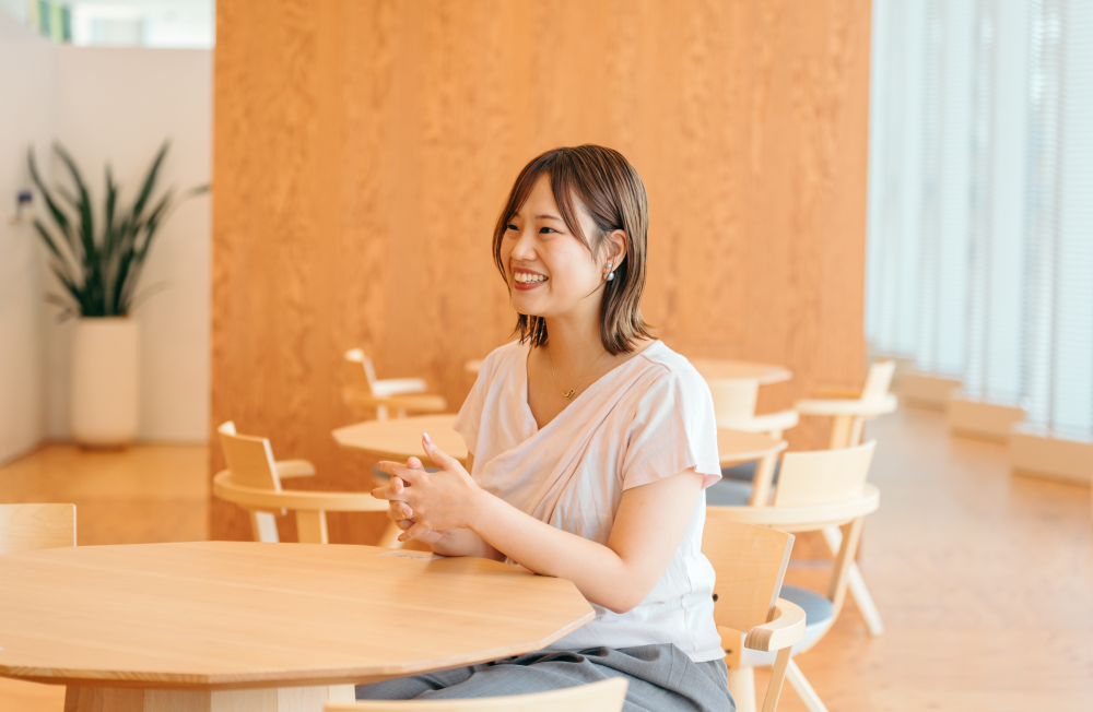 菅沼那菜さんのインタビュー記事の写真です。