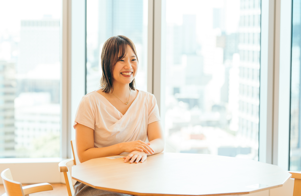 菅沼那菜さんのインタビュー記事の写真です。