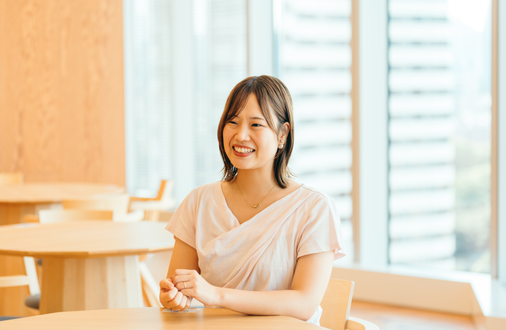 菅沼那菜さんのインタビュー記事の写真です。