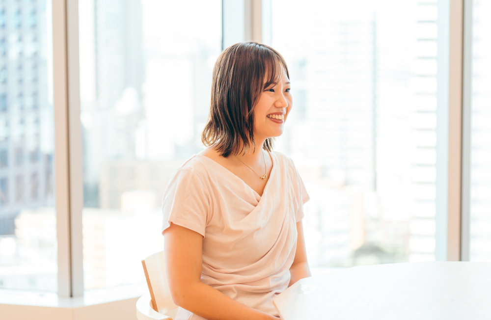 菅沼那菜さんのインタビュー記事の写真です。